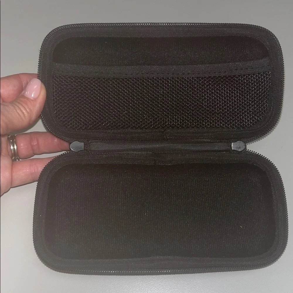 Luenx Black hard zip up Sunglasses Case with inside netting / preowned